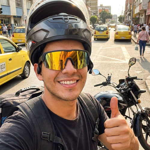 Cliente usando gafas open-ear